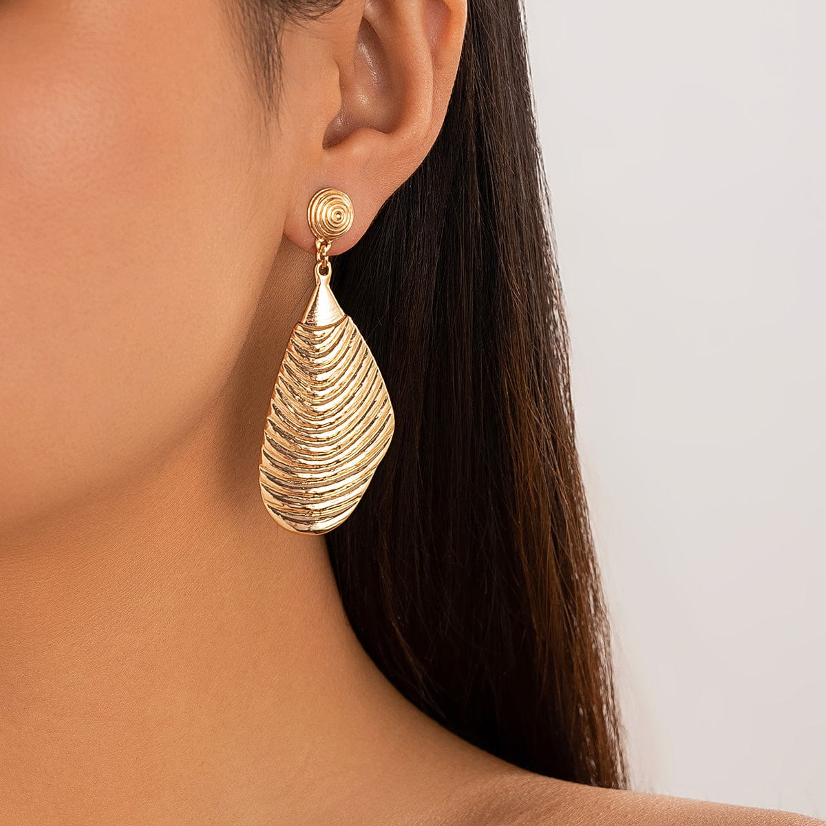 Abstract Chunky Dangling Conch Pattern Earrings