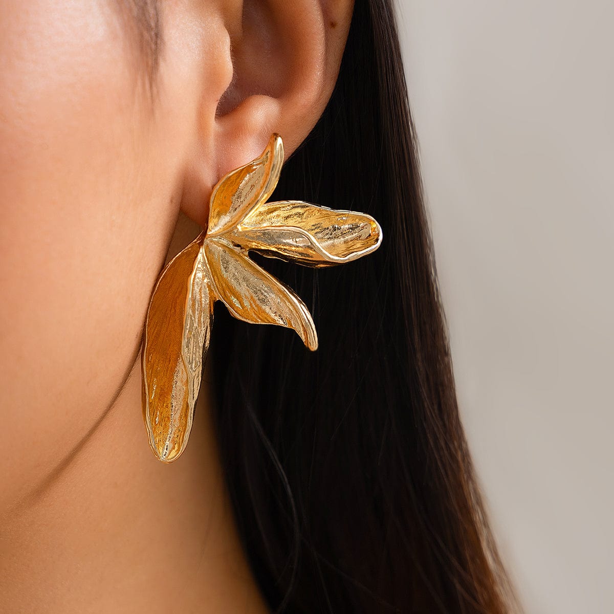 Abstract Chunky Folding Flower Stud Earrings