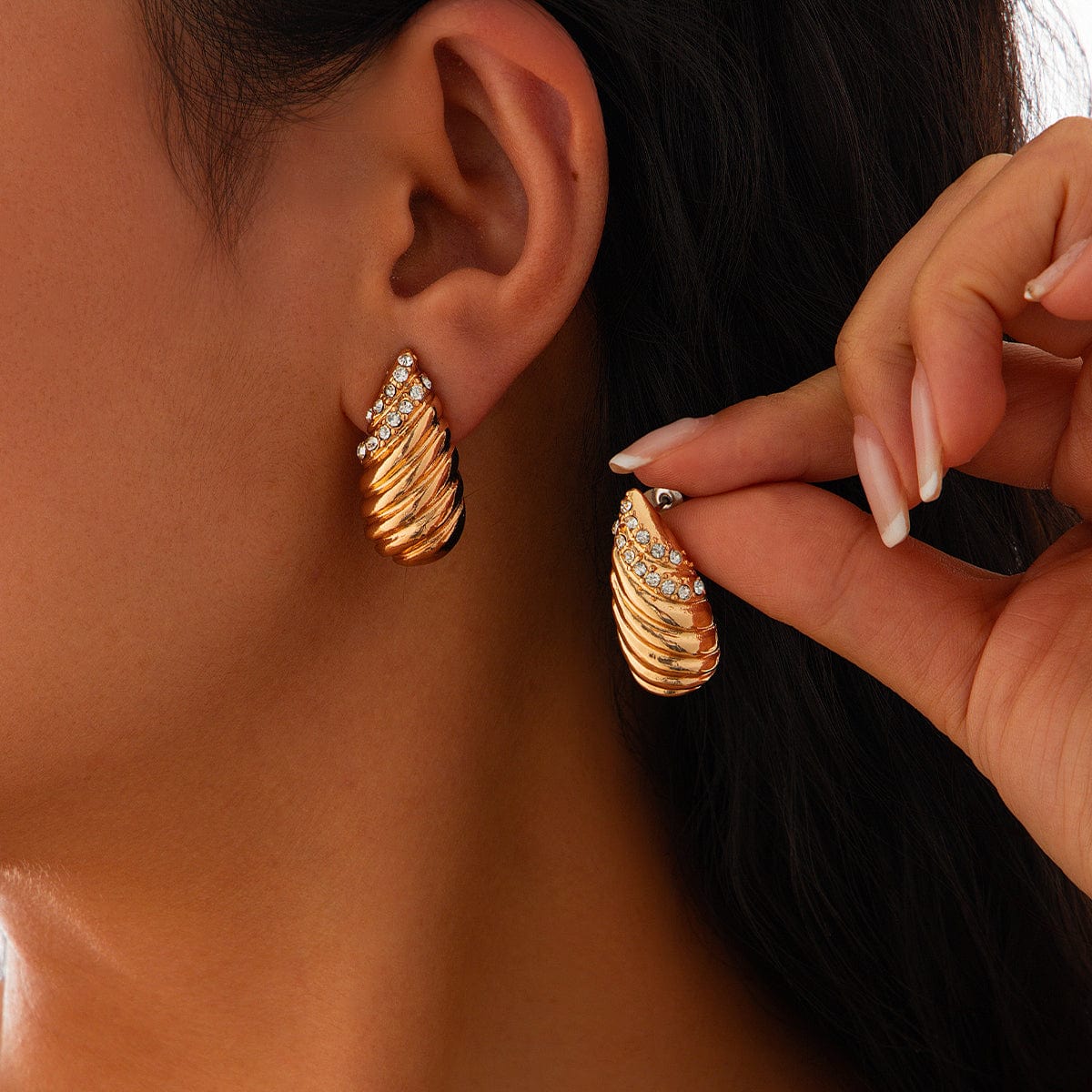 Abstract Rhinestone Inlaid Conch Shaped Earrings