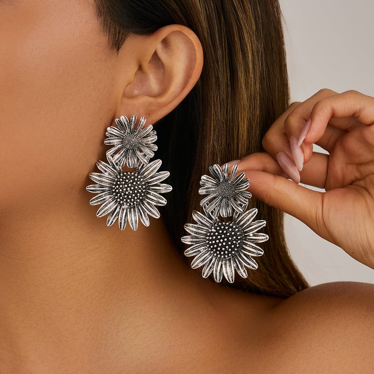 Antique Silver Sunflower Dangle Earrings - ArtGalleryZen