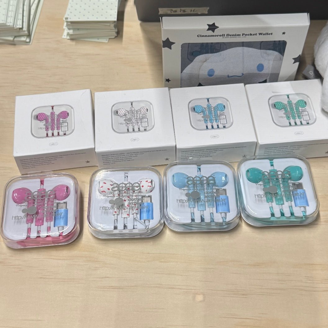 Authentic Korean AEAE Polka Dot Wired USB - C Earphones - ArtGalleryZen