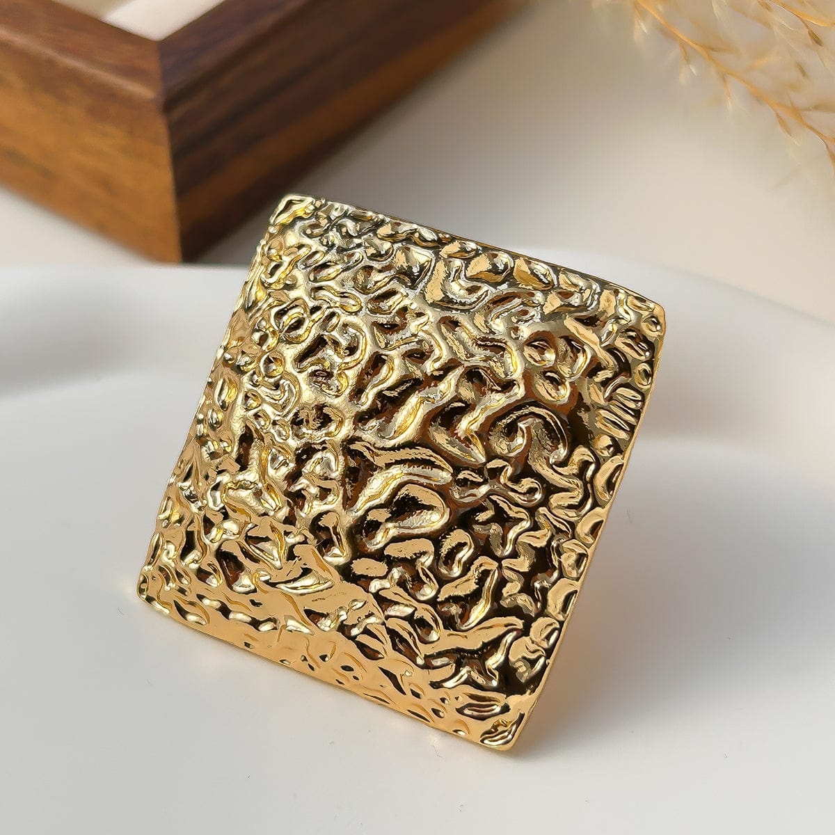 Baroque Pearl Inlaid Sun Textured Square Hollow Oval Ring Set