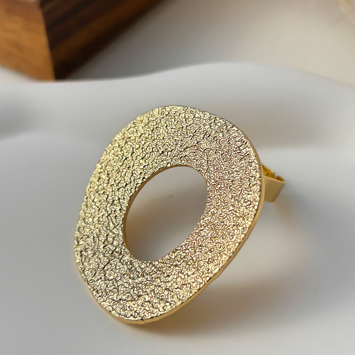 Baroque Pearl Inlaid Sun Textured Square Hollow Oval Ring Set