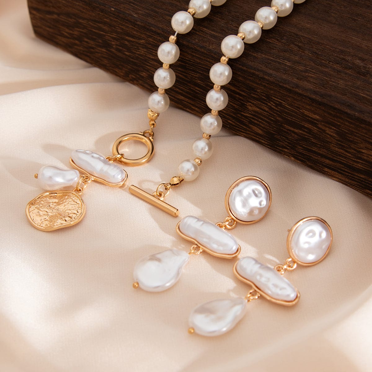 Baroque Toggle Clasp Irregular Pearl Round Disk Pendant Necklace Earrings Set