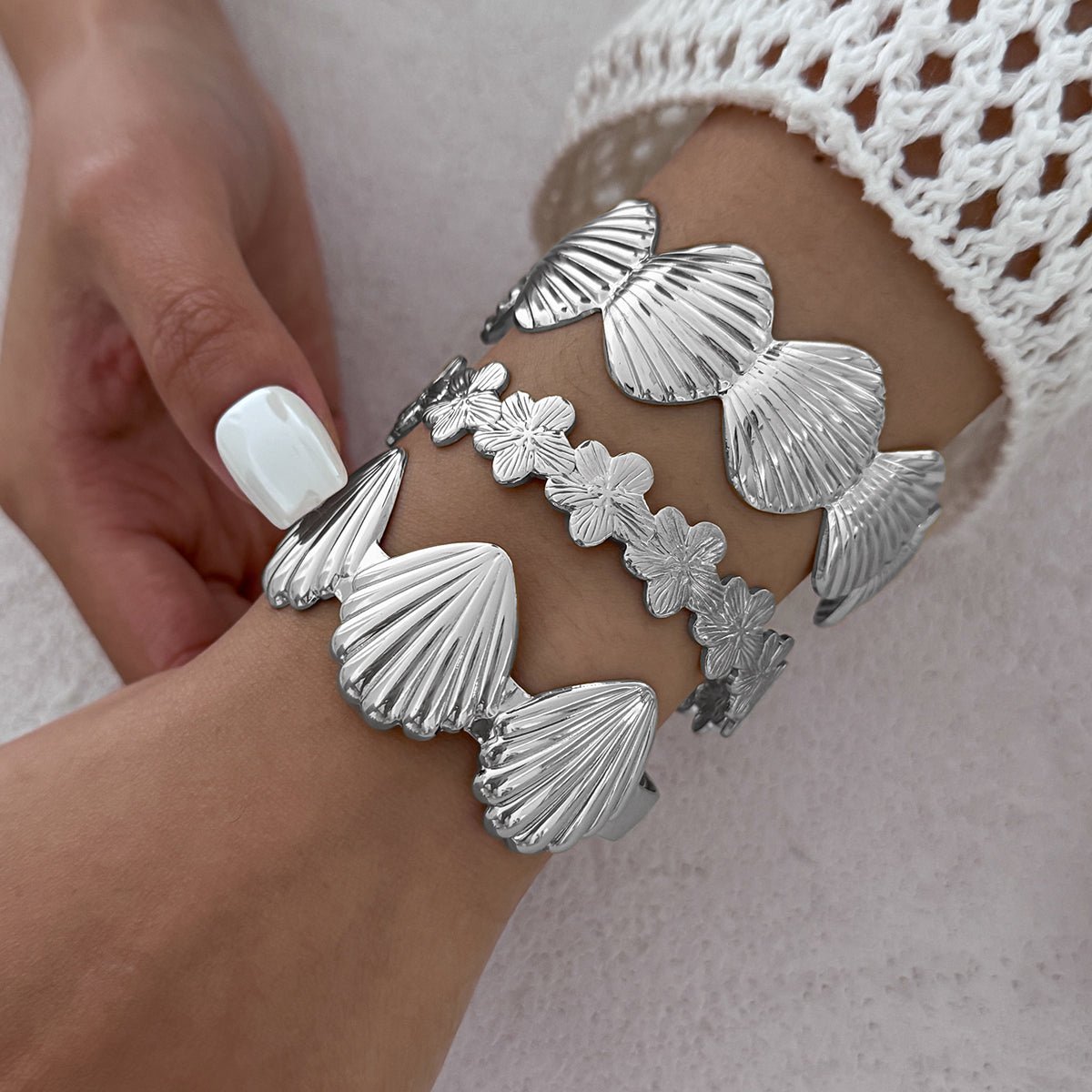 Beach Style Gols Silver Plated Shell Bangle Bracelet - ArtGalleryZen