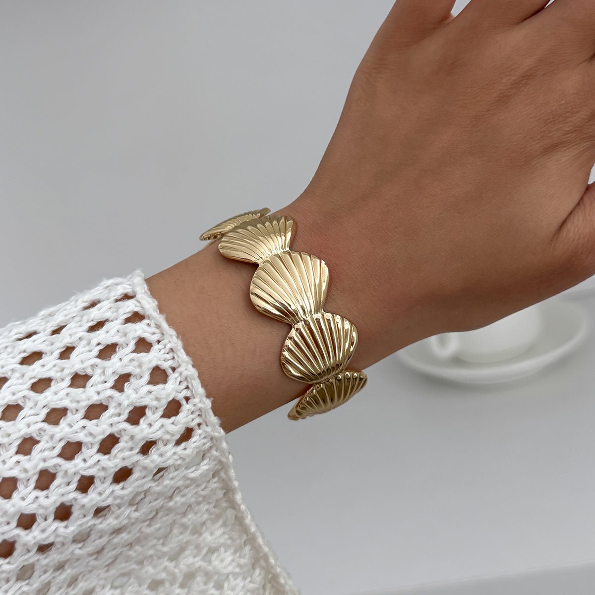 Beach Style Shell Bangle Bracelet - ArtGalleryZen