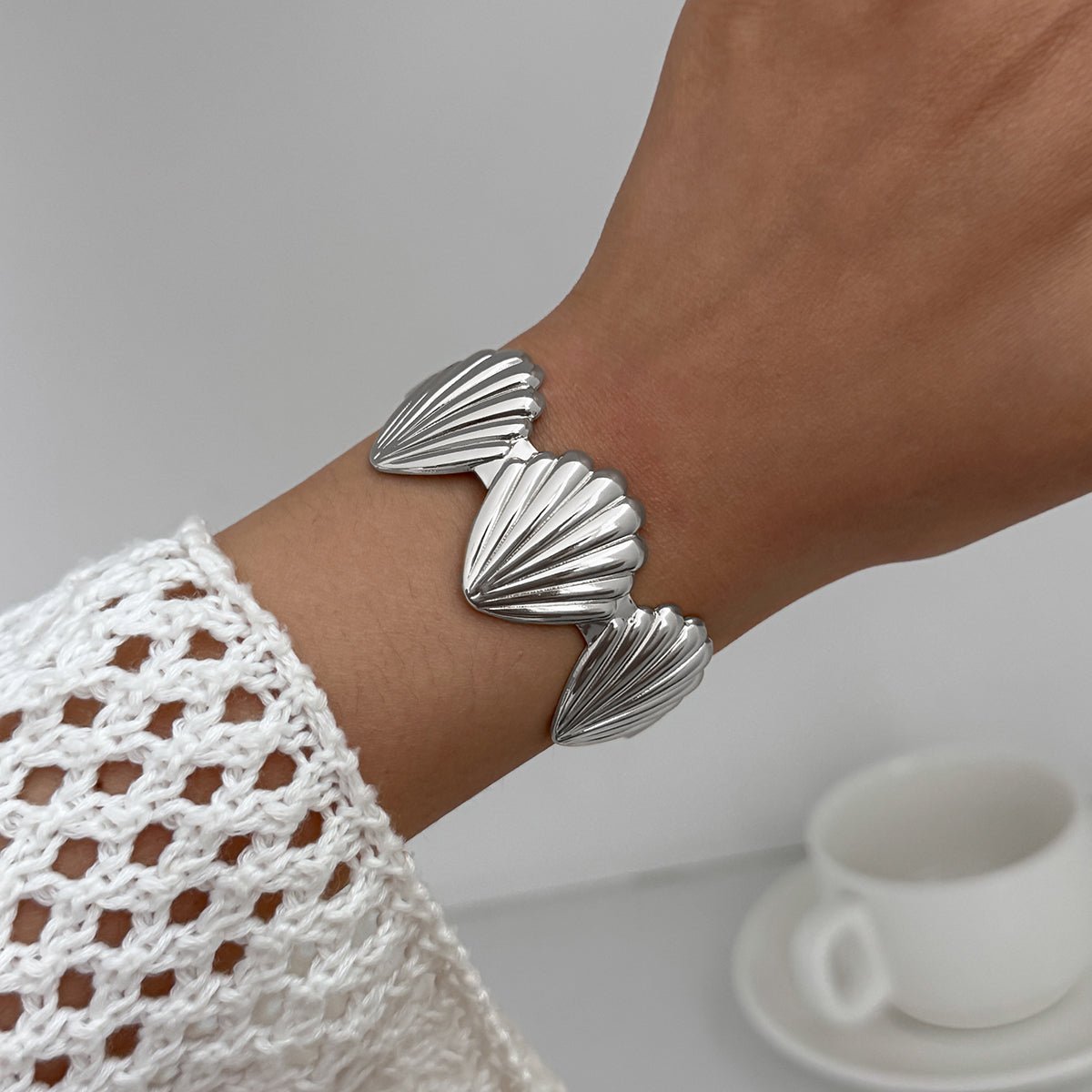 Beach Style Shell Bangle Bracelet - ArtGalleryZen