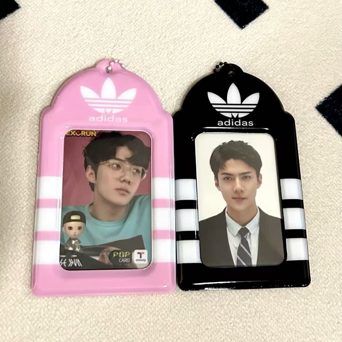 Black and White Sport Style Kpop Idol Keychain Photocard Holder - ArtGalleryZen