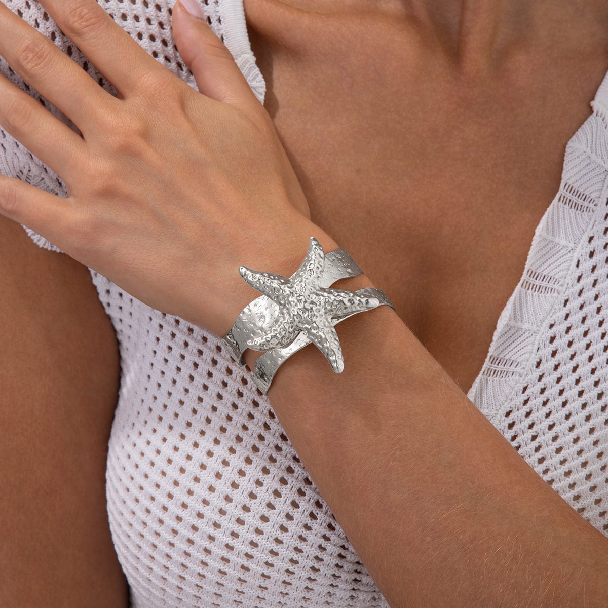 Bohemia Chunky Starfish Hollow Bangle Bracelet - ArtGalleryZen