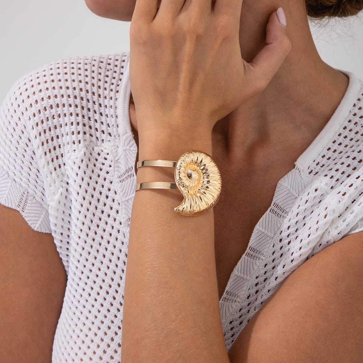 Boho Chunky Conch Hollow Bangle Bracelet - ArtGalleryZen