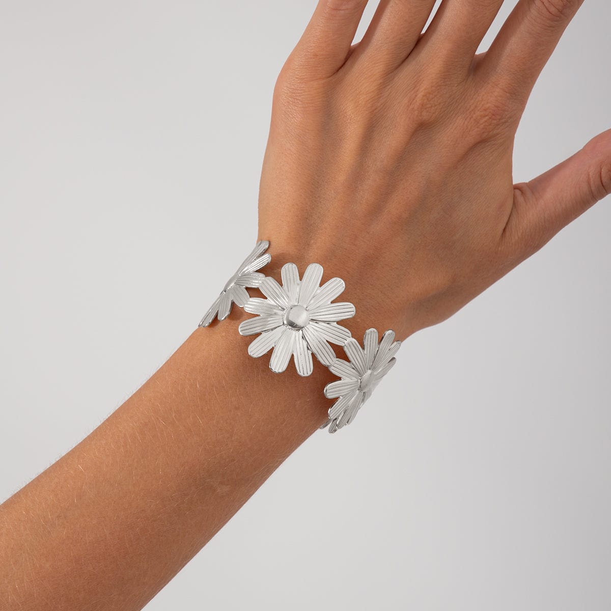 Boho Chunky Gold Silver Plated Daisy Bangle Bracelet - ArtGalleryZen
