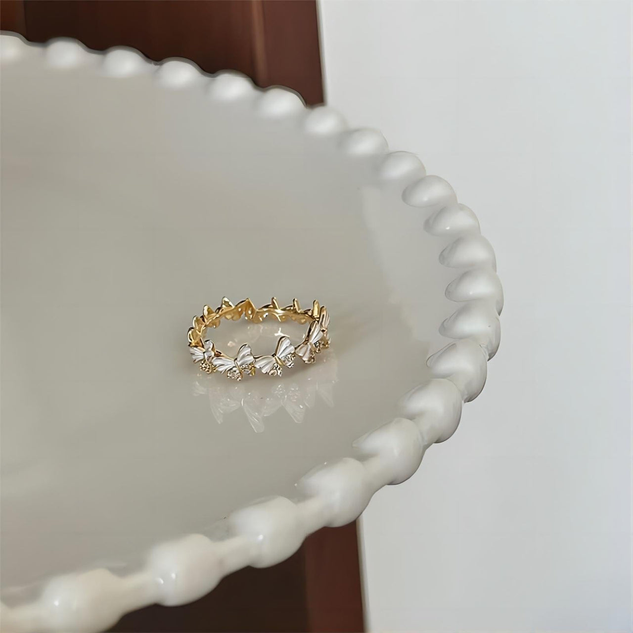 Chic 18K Gold Enamel Butterfly Ring - ArtGalleryZen