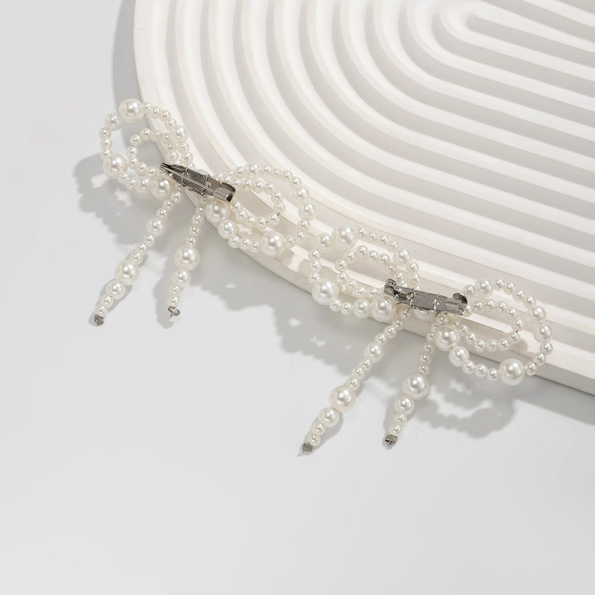 Chic 2pcs Pearl Bowknot Trouser Pin Set - ArtGalleryZen