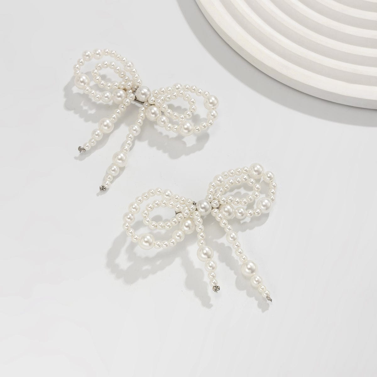 Chic 2pcs Pearl Bowknot Trouser Pin Set - ArtGalleryZen