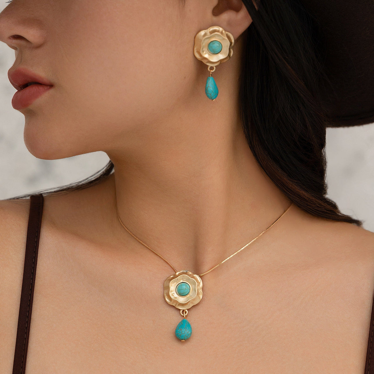 Chic Abstract Flower Turquoise Pendant Necklace Earrings Set