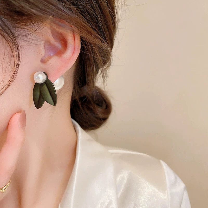 Chic Asymmetric Enamel Gardenia Flower Pearl Earrings