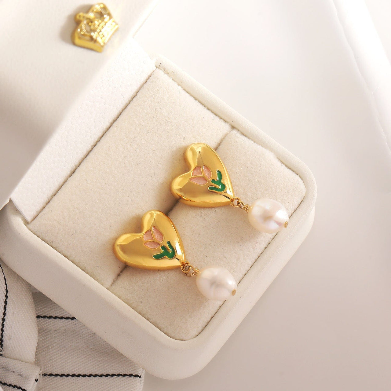 Chic Enamel Tulip Heart Pearl Earrings - ArtGalleryZen