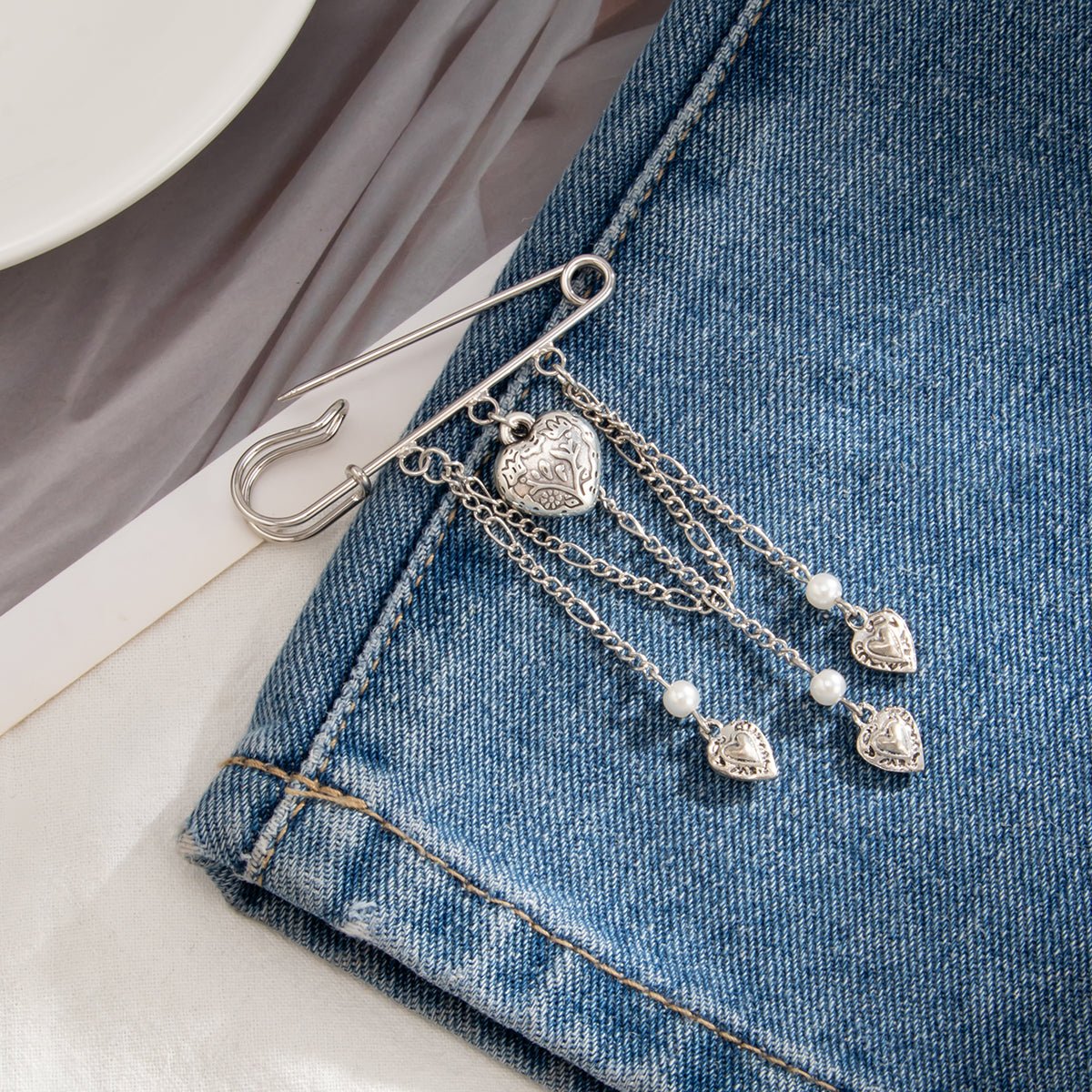 Chic Floral Heart Tassel Trouser Pin - ArtGalleryZen