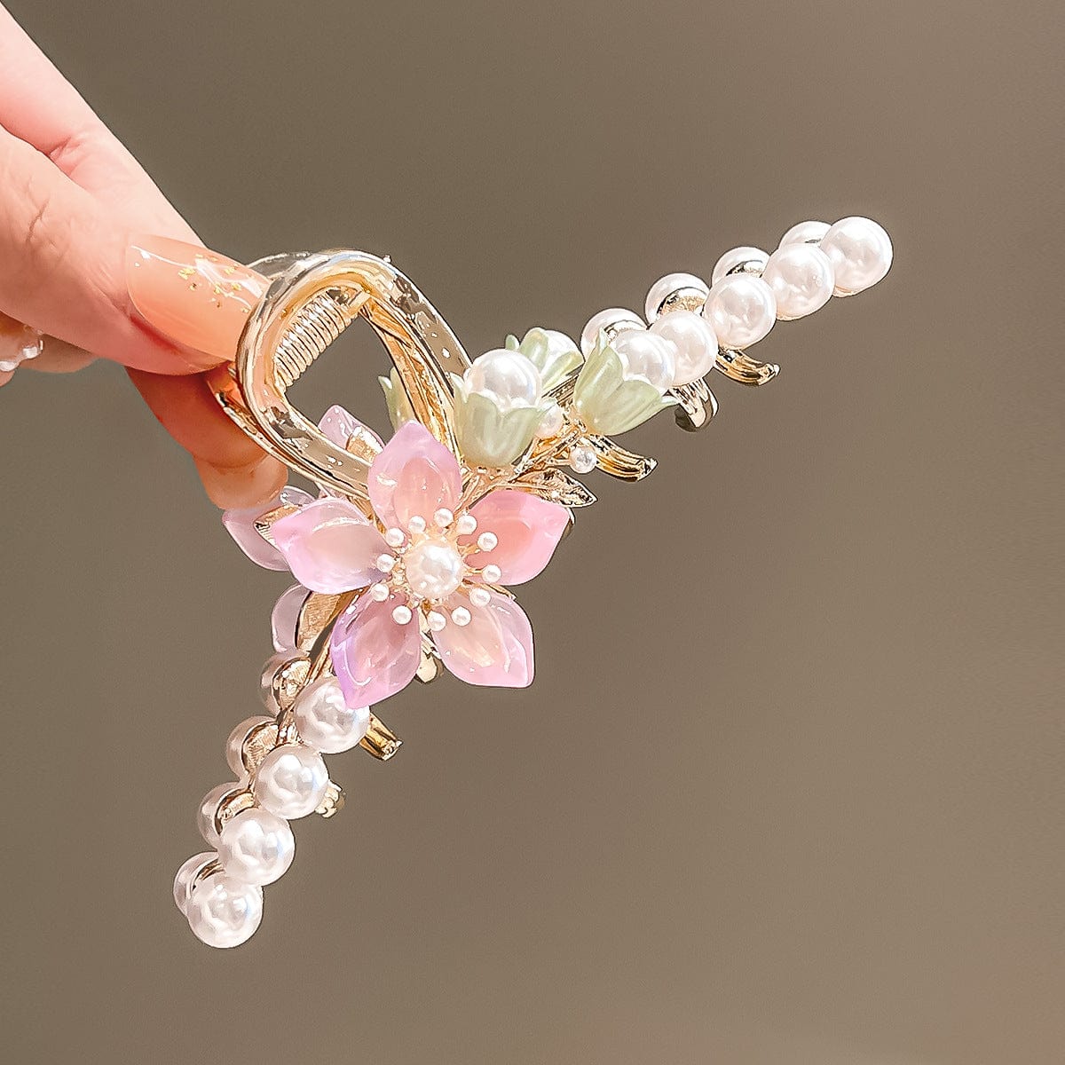 Chic Floral Pearl Chignon Claw Clip Hair Clip - ArtGalleryZen
