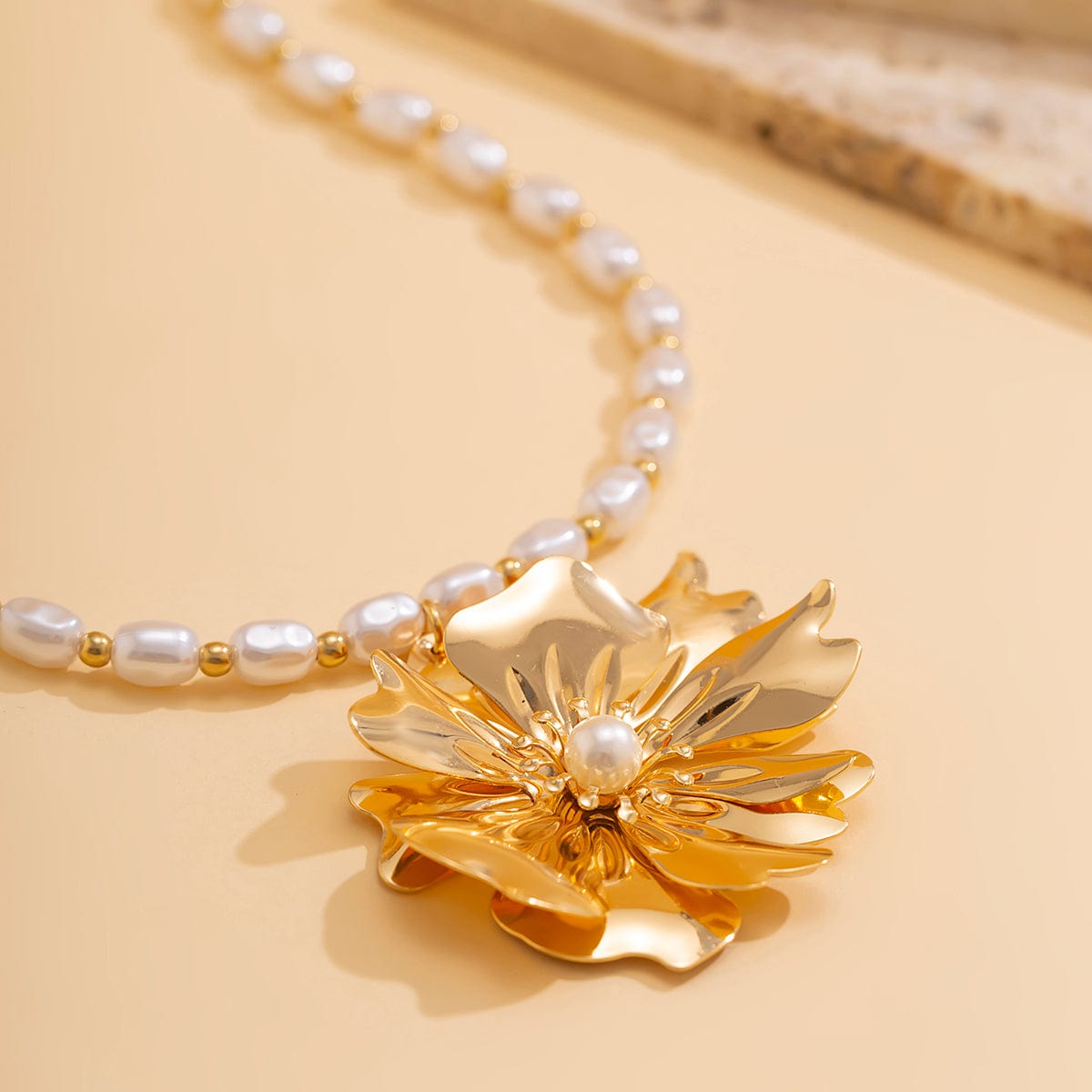 Chic Flower Pendant Pearl Chain Choker Necklace - ArtGalleryZen