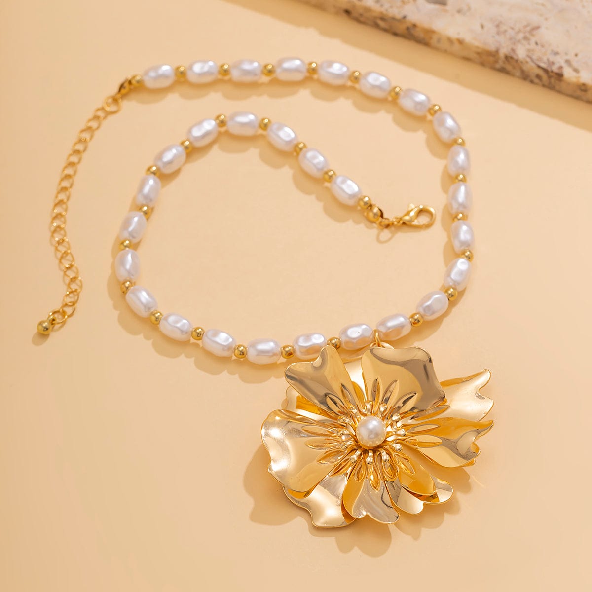 Chic Flower Pendant Pearl Chain Choker Necklace - ArtGalleryZen