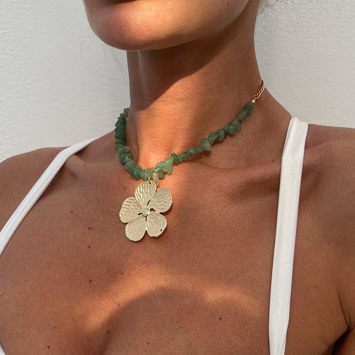 Chic Flower Pendant Turquoise Stone Chain Necklace - ArtGalleryZen