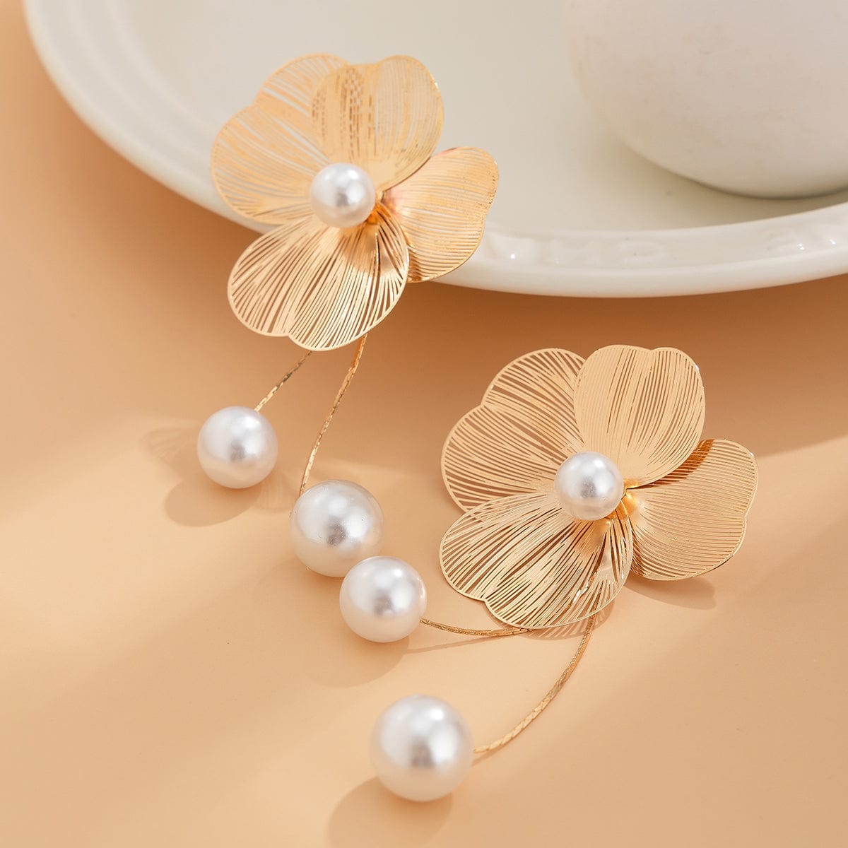 Chic Geometric Floral Pearl Dangle Earrings