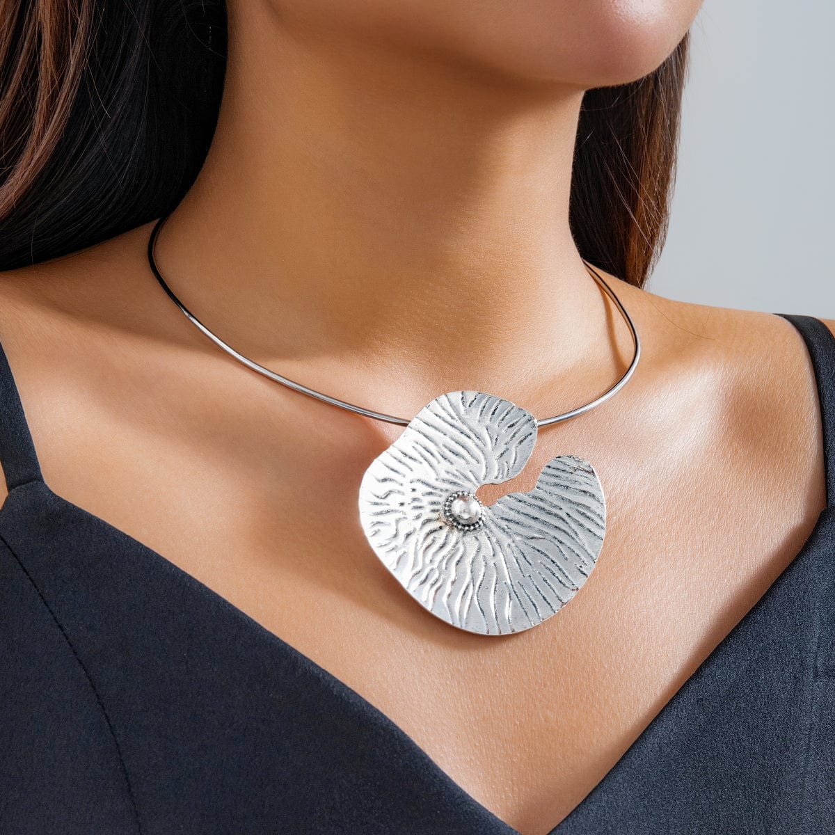 Chic Gold Silver Plated Lotus Leaf Pendant Necklace - ArtGalleryZen