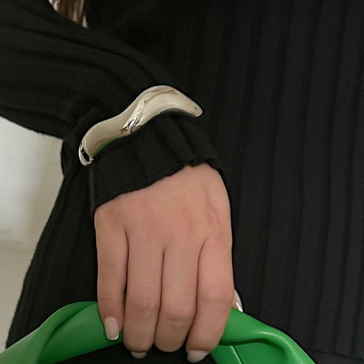 Chic Gold Silver Tone Glossy Wave Bangle Bracelet - ArtGalleryZen