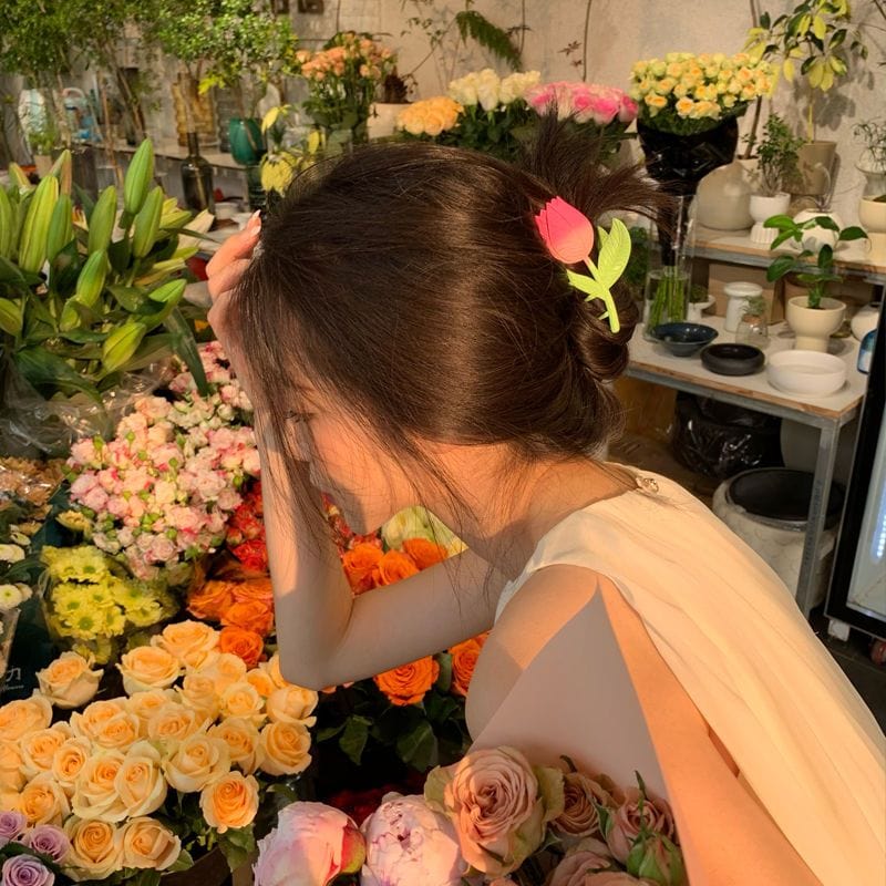 Chic Handmade Enamel Pink Tulip Chignon Claw Clip Hair Clip - ArtGalleryZen