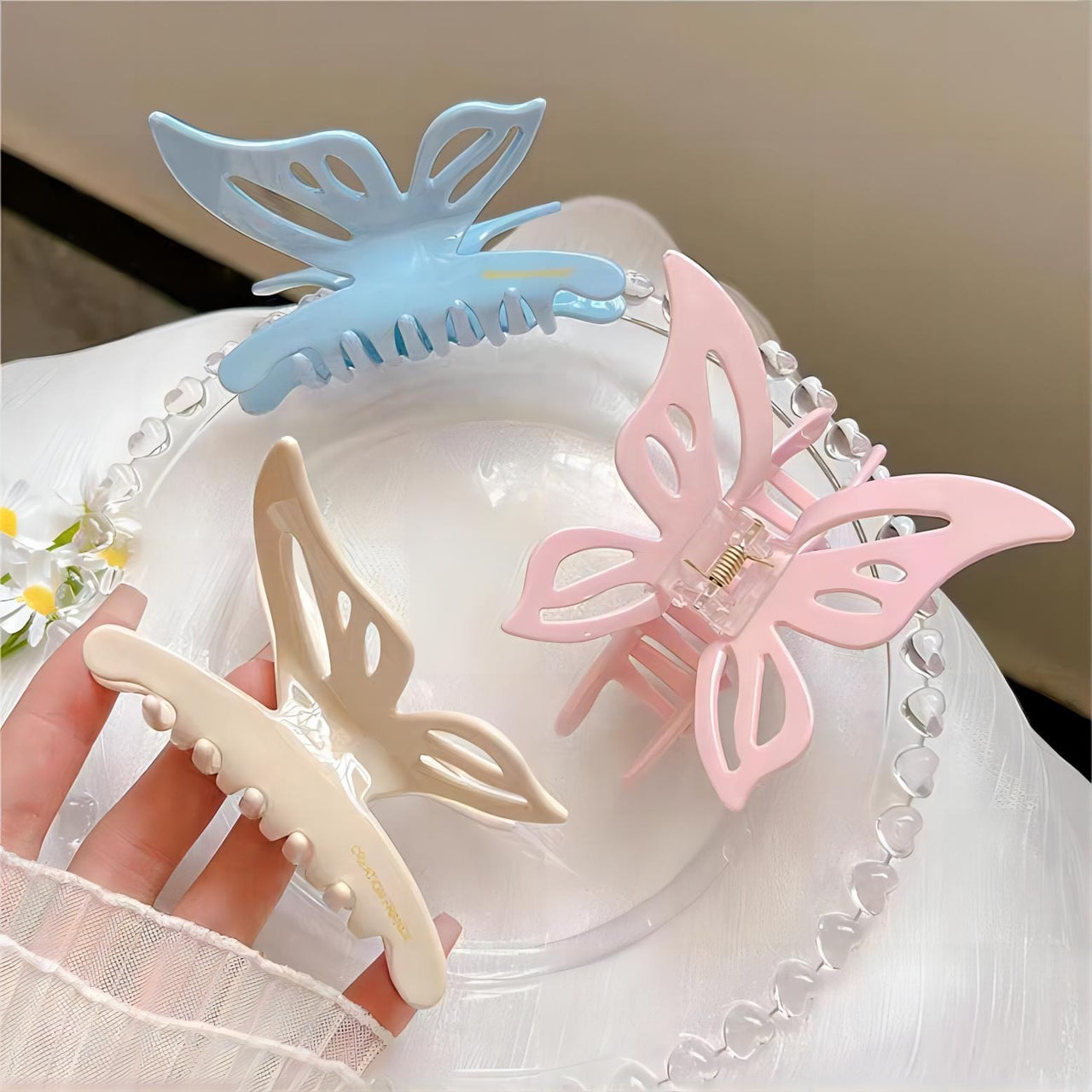 Chic Hollowed-out Butterfly Chignon Claw Clip Hair Clip - ArtGalleryZen