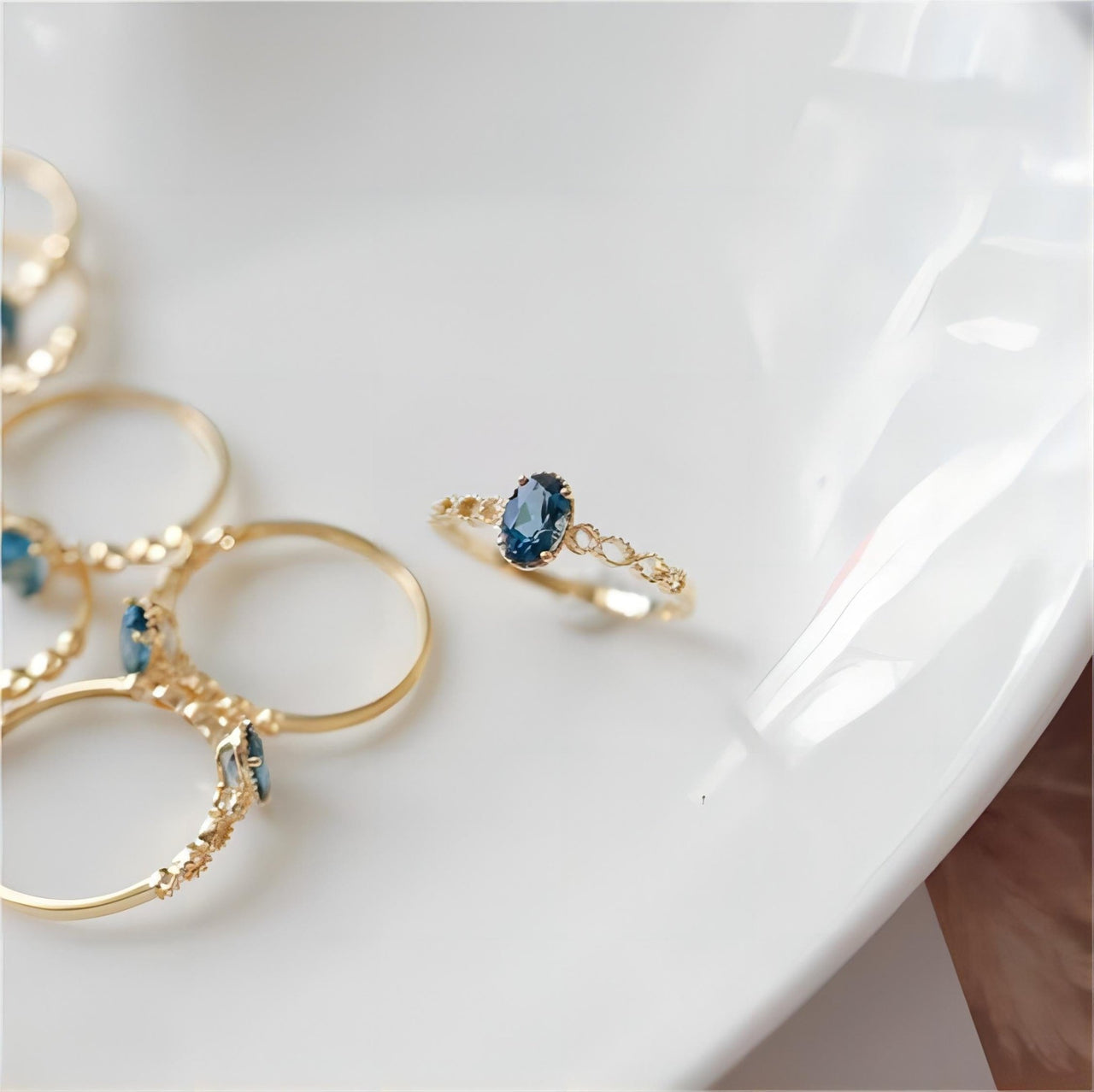 Chic Hollowed-out Sea Blue Topaz Ring - ArtGalleryZen