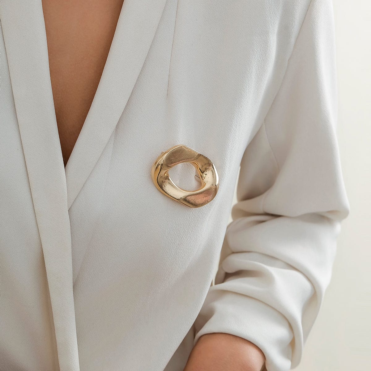 Chic Irregular O-Shaped Pin Brooch - ArtGalleryZen