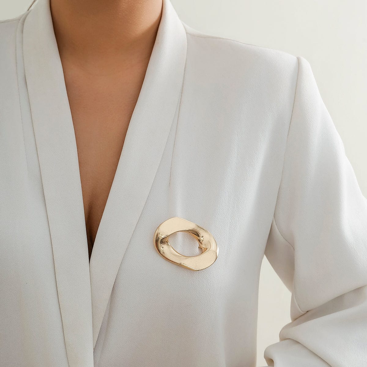 Chic Irregular O-Shaped Pin Brooch - ArtGalleryZen