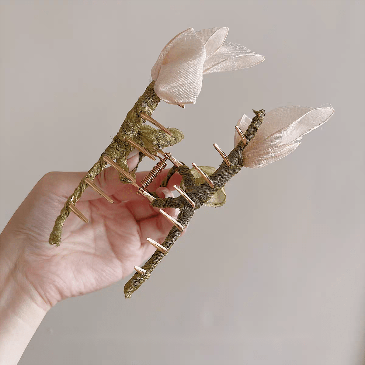 Chic Lace Tulip Chignon Claw Clip Hair Clip - ArtGalleryZen