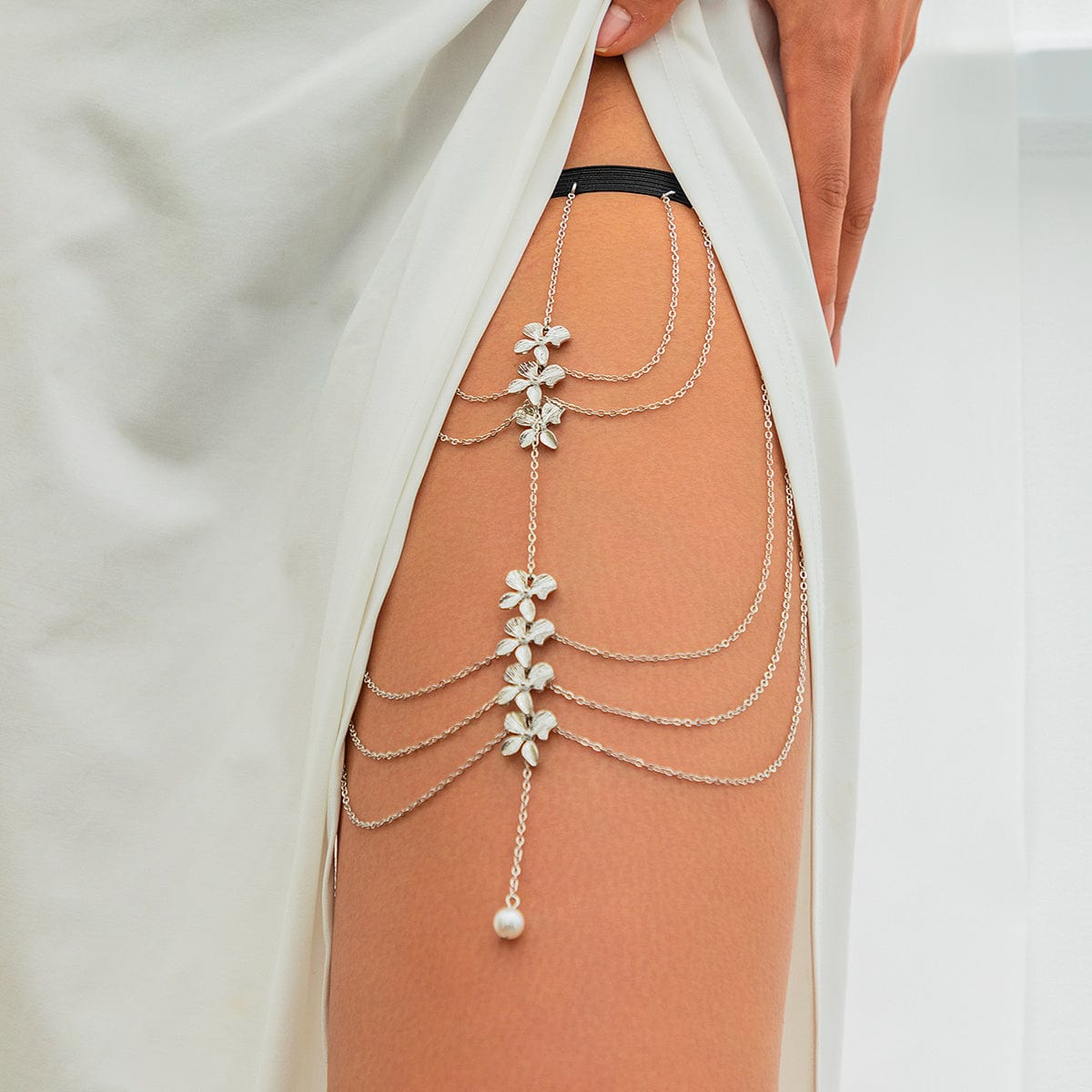 Chic Layered Textured Flower Pearl Charm Elastic Thigh Leg Chain