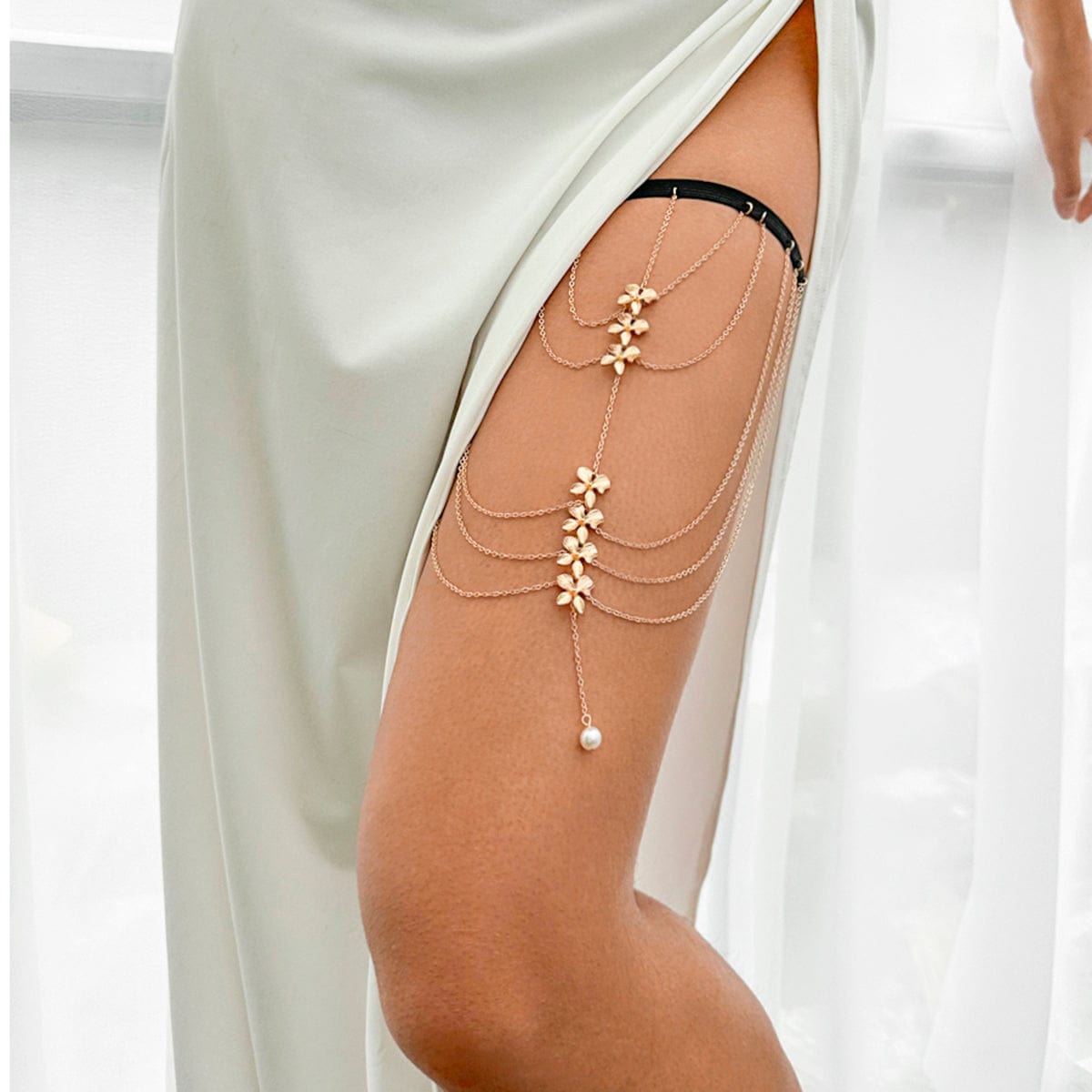 Chic Layered Textured Flower Pearl Charm Elastic Thigh Leg Chain