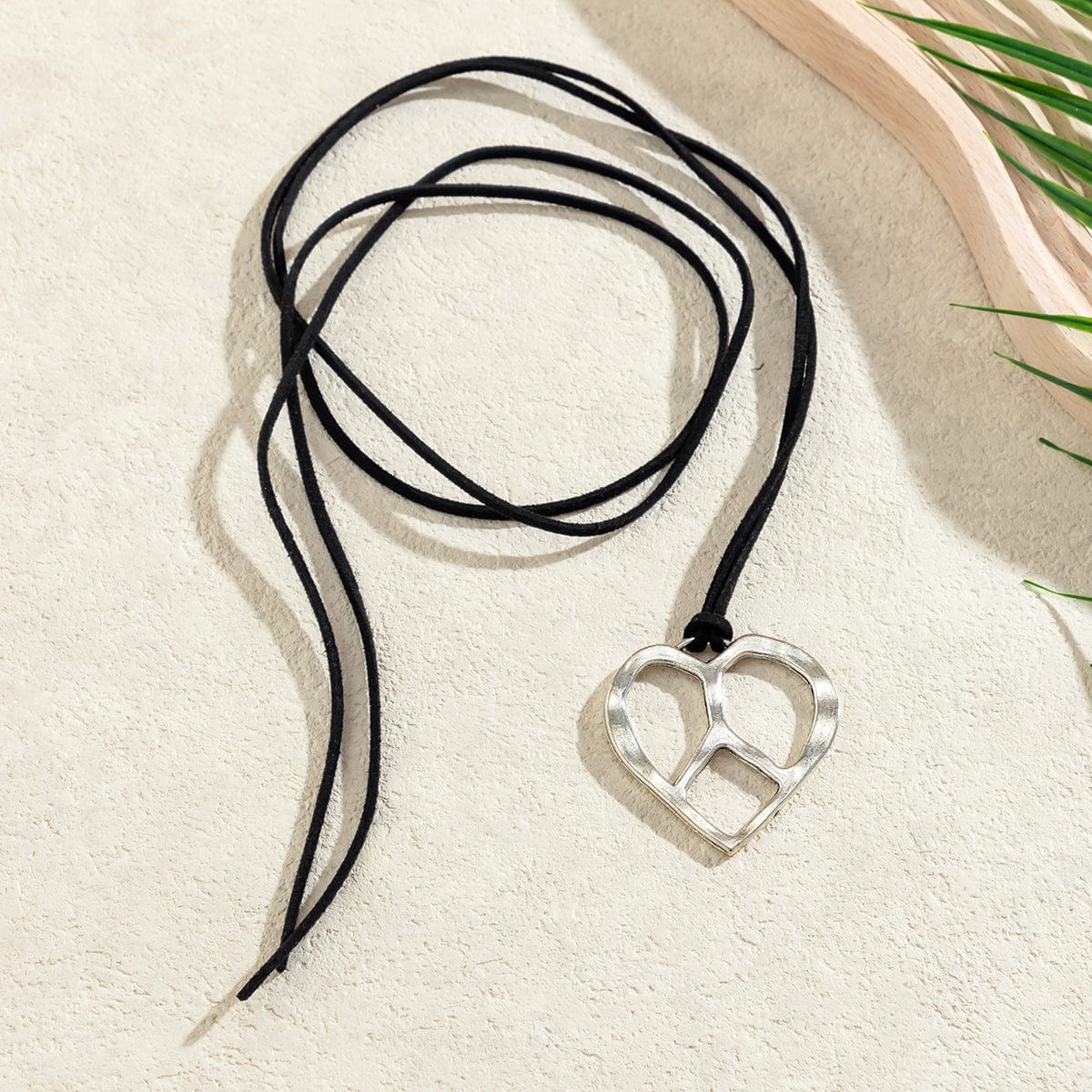 Chic Layered Velvet Irregular Heart Pendant Necklace - ArtGalleryZen