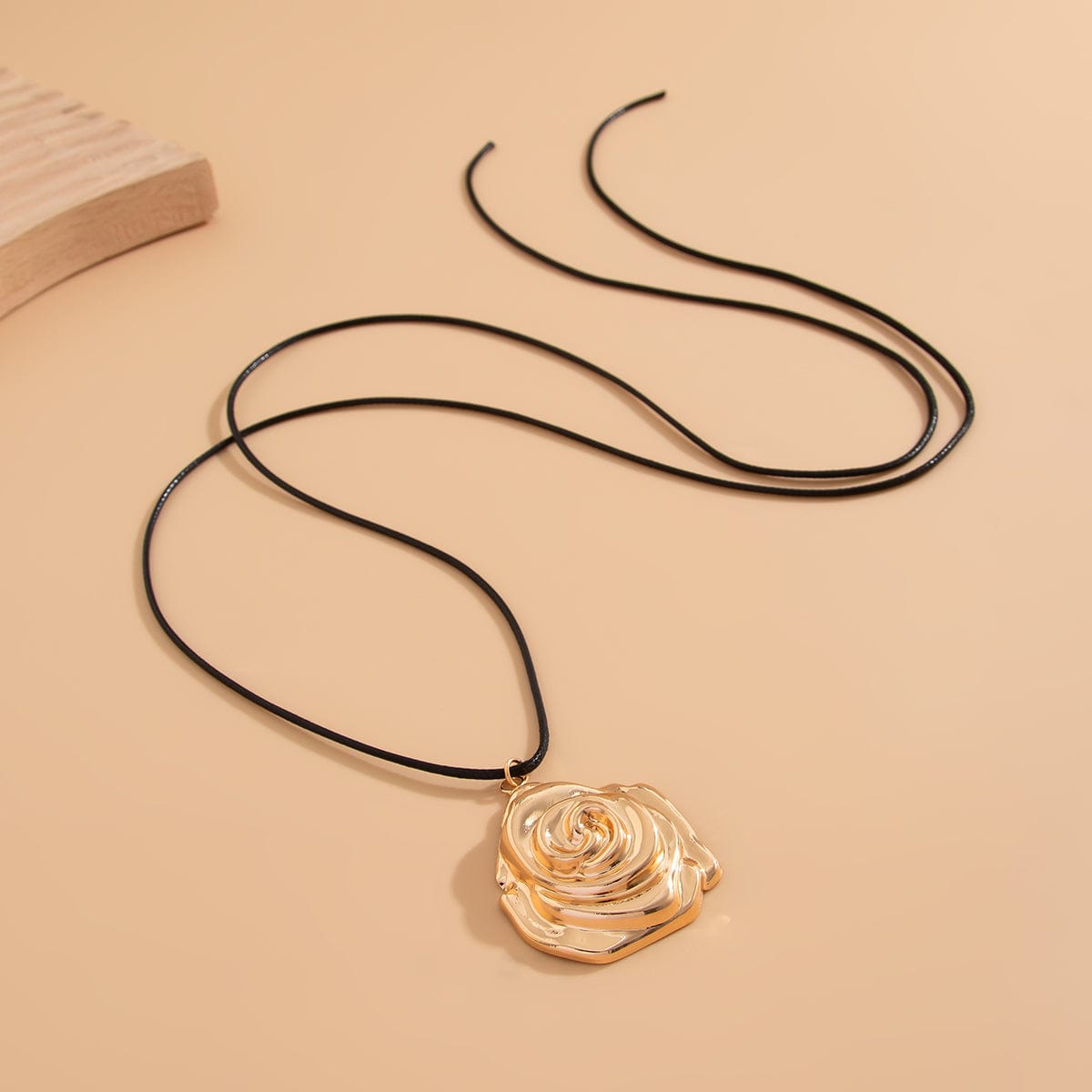 Chic Metallic Rose Flower Pendant Wax Cord String Necklace