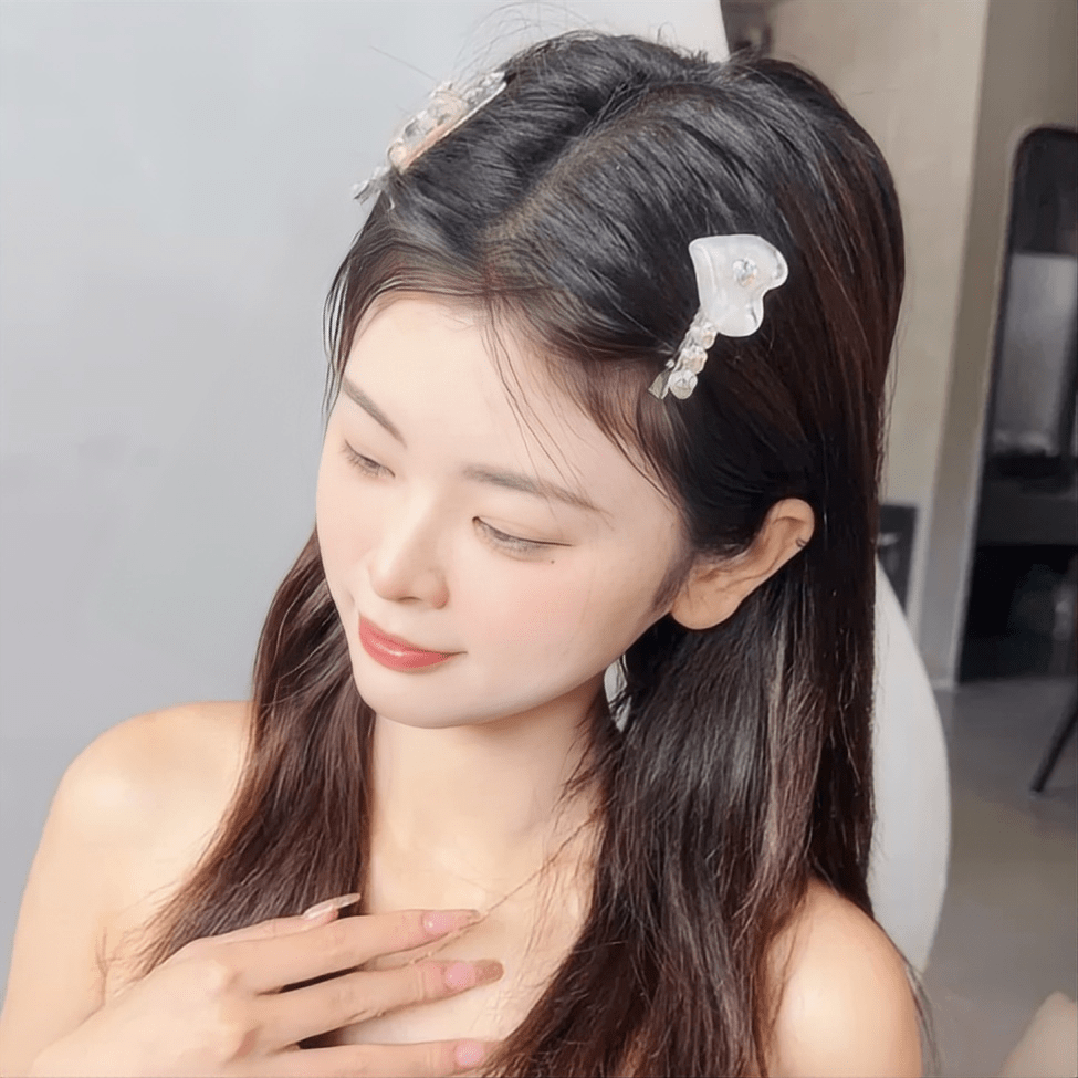 Chic Rhinestone Heart Resin Hair Clip - ArtGalleryZen