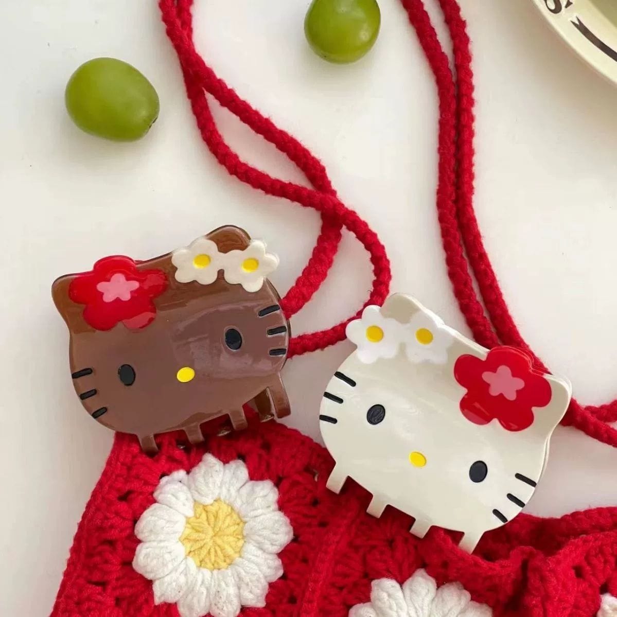 Chic Sanrio Hello Kitty Chignon Claw Clip Hair Clip - ArtGalleryZen
