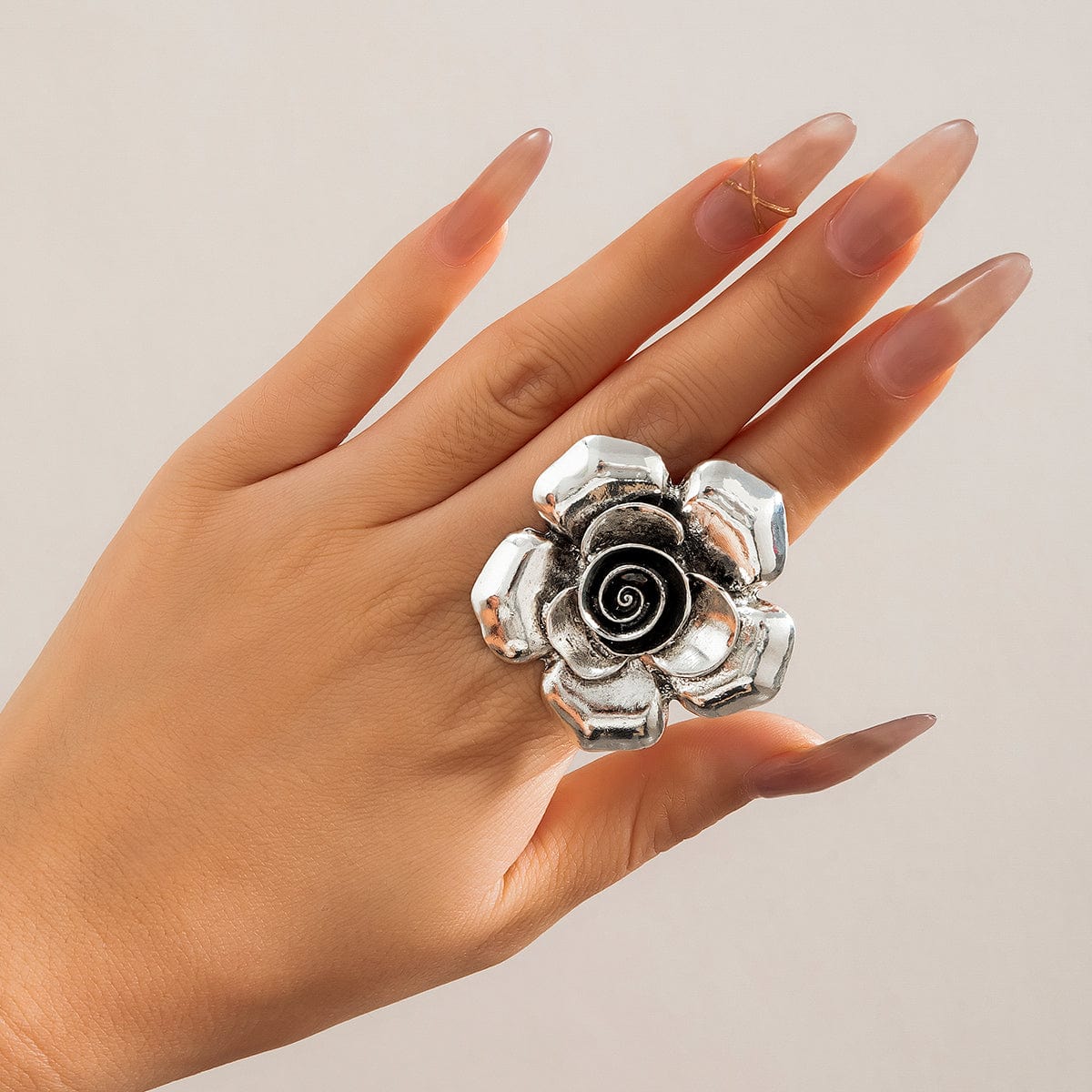 Chic Silver Tone Flower Open Ring - ArtGalleryZen