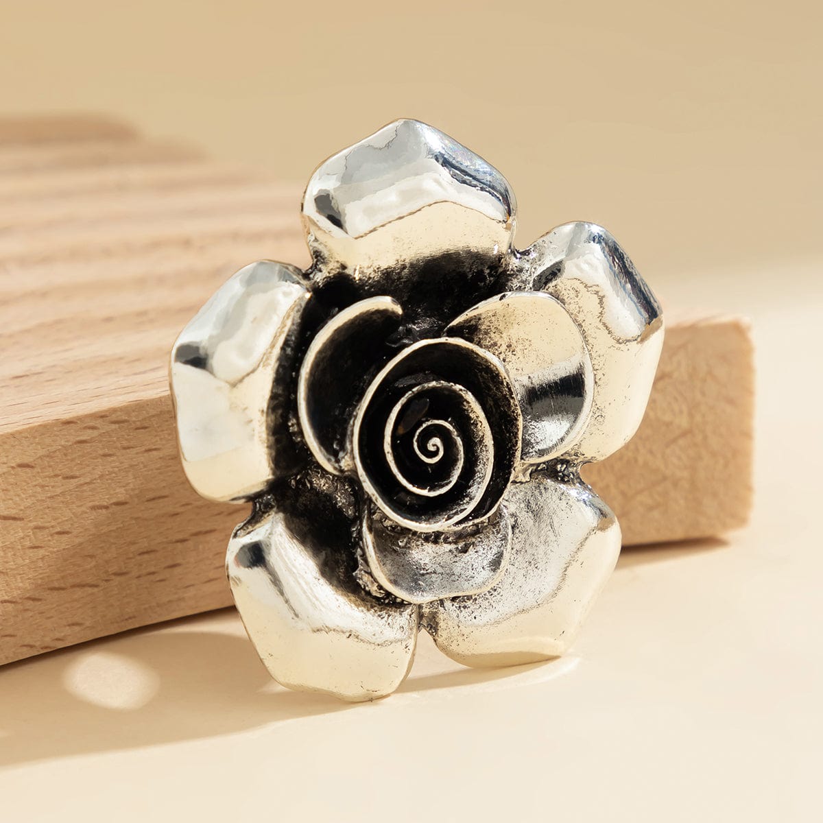 Chic Silver Tone Flower Open Ring - ArtGalleryZen