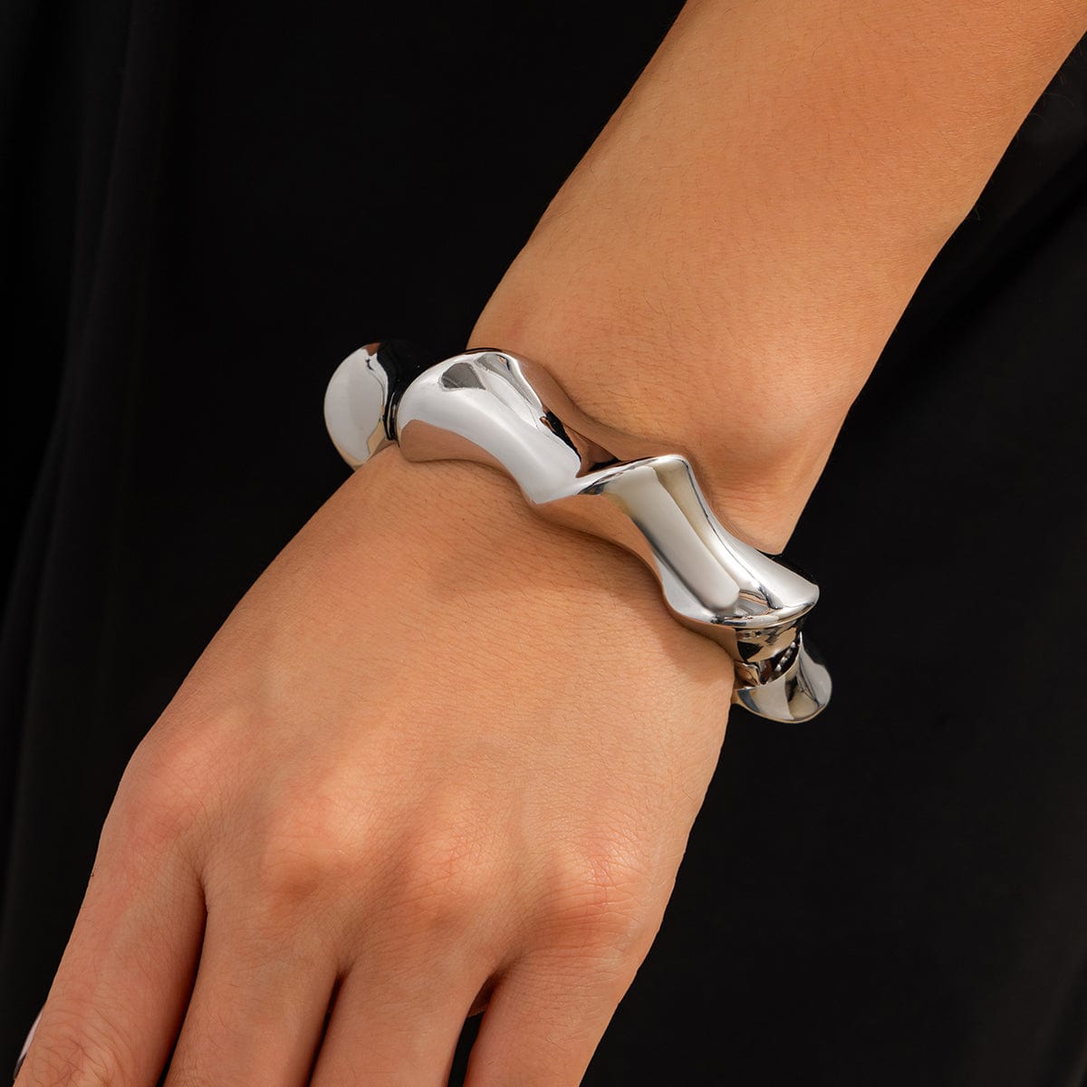 Chic Silver Tone Glossy Twisted Bangle Bracelet