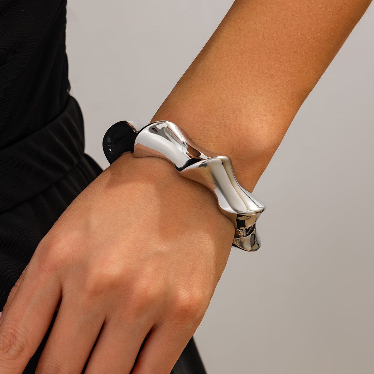 Chic Silver Tone Glossy Twisted Bangle Bracelet