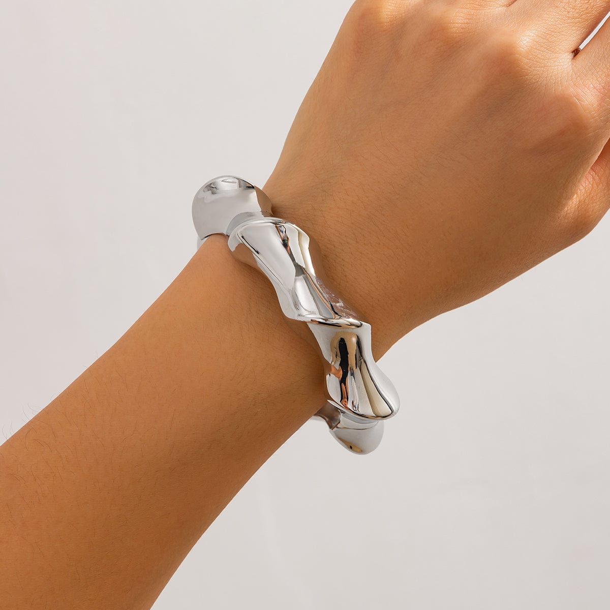 Chic Silver Tone Glossy Twisted Bangle Bracelet