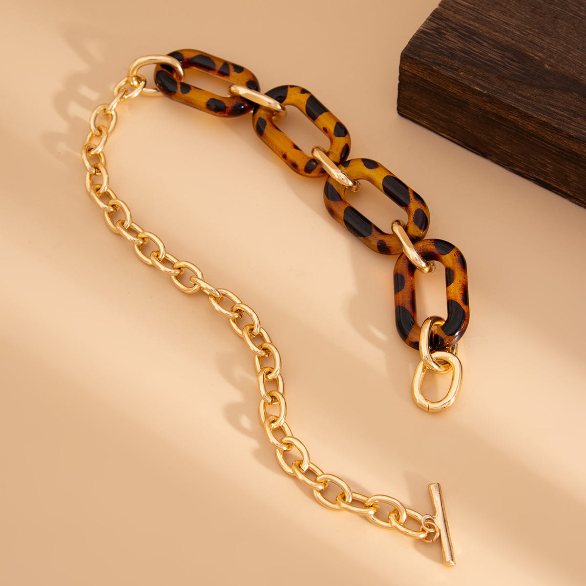 Chic Toggle Clasp Chunky Leopard Acrylic Necklace - ArtGalleryZen