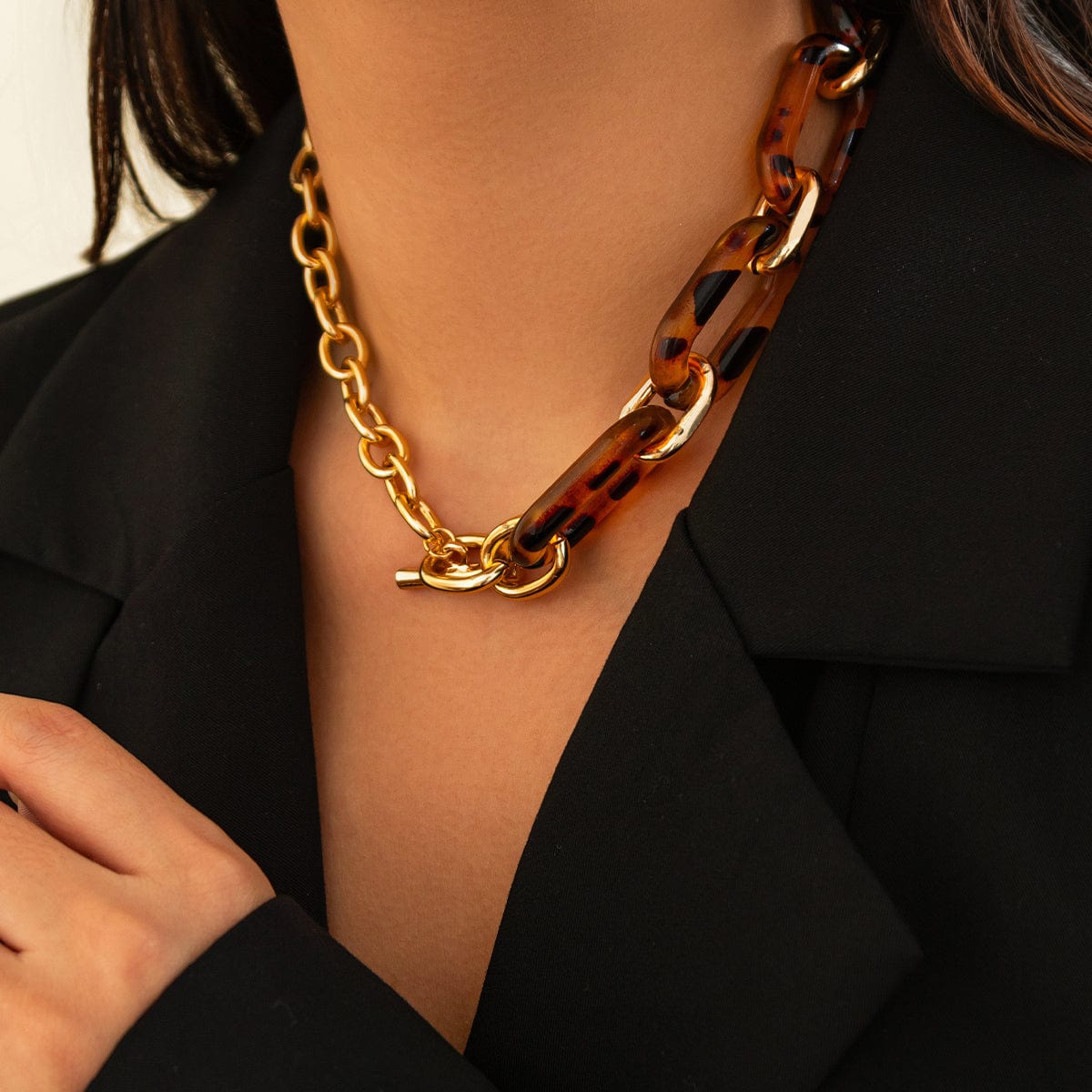 Chic Toggle Clasp Chunky Leopard Acrylic Necklace