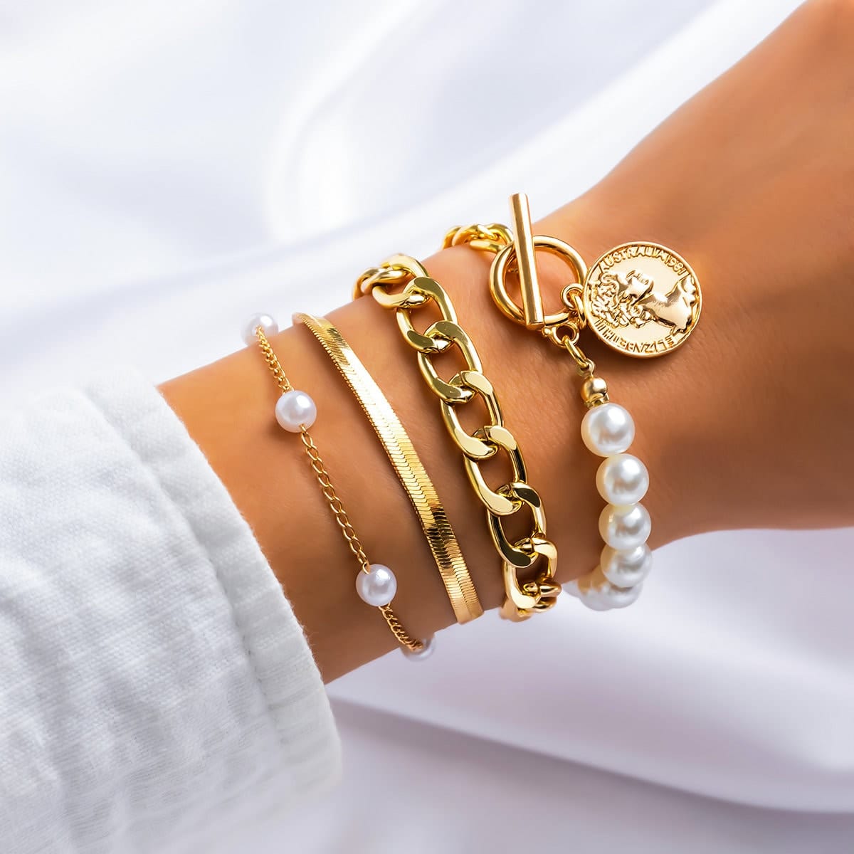 Baroque Pearl Charm Chain Bracelet – Modern Everyday