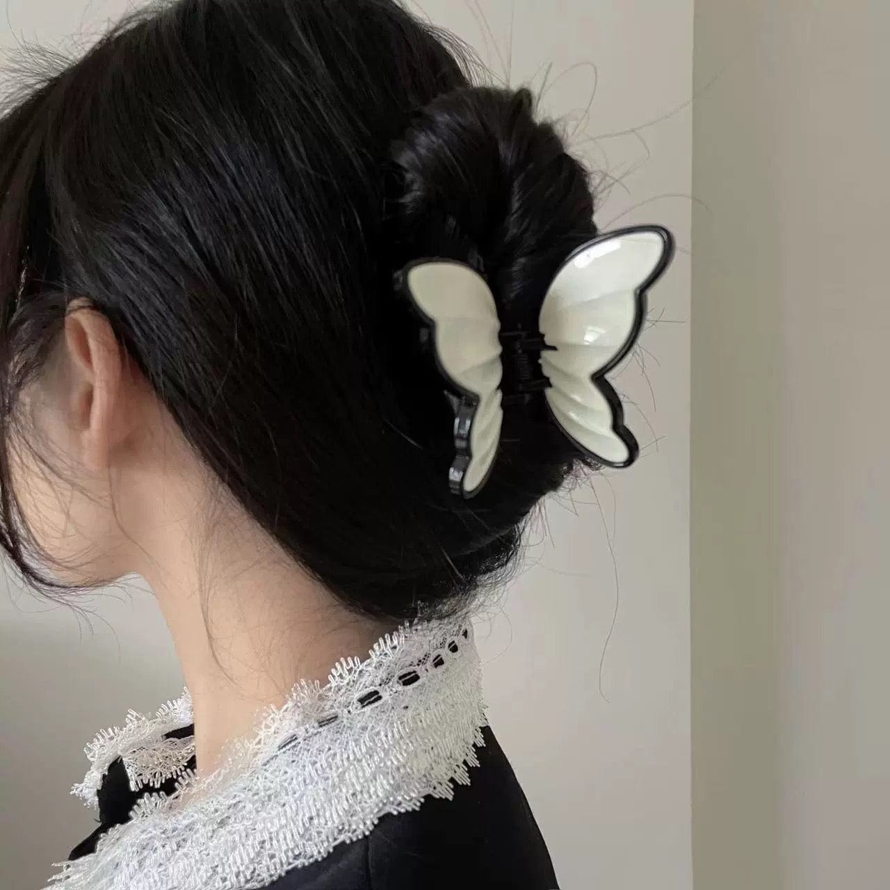 Chic Vintage Textured Butterfly Hair Claw Clip